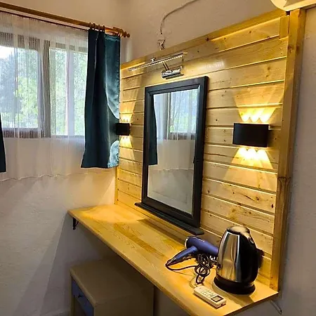 Fire Szálloda *